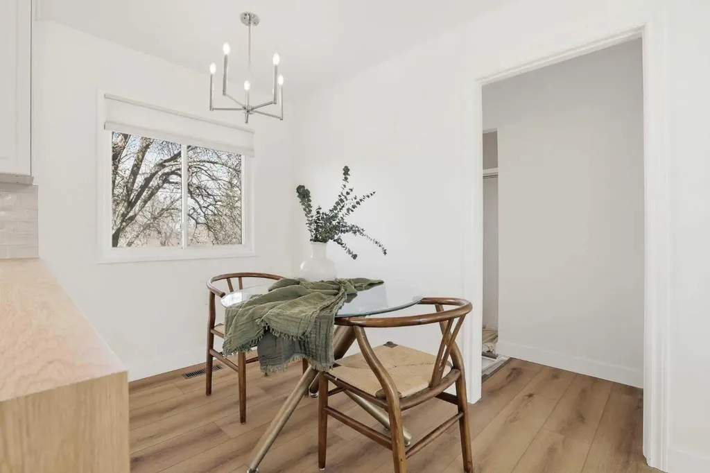 431 Queen Charlotte Drive SE Calgary AB T2J 4H2