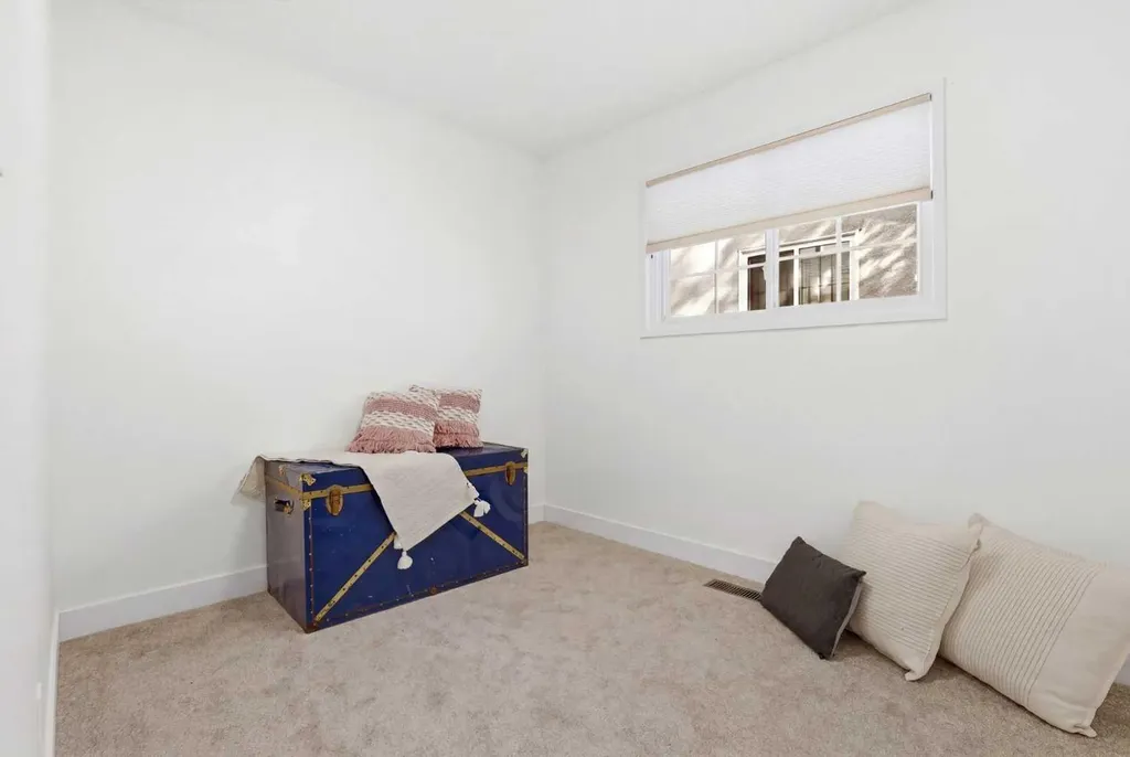 431 Queen Charlotte Drive SE Calgary AB T2J 4H2