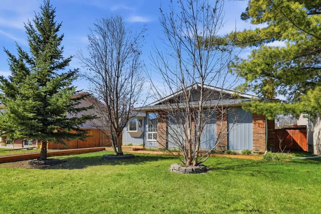 431 Queen Charlotte Drive SE Calgary AB T2J 4H2