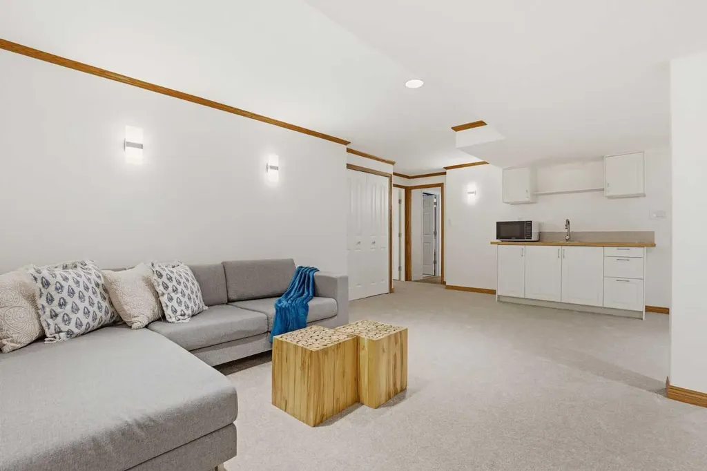 431 Queen Charlotte Drive SE Calgary AB T2J 4H2