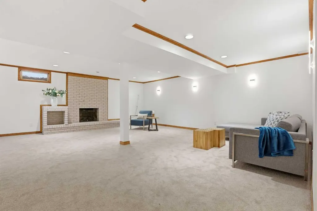 431 Queen Charlotte Drive SE Calgary AB T2J 4H2