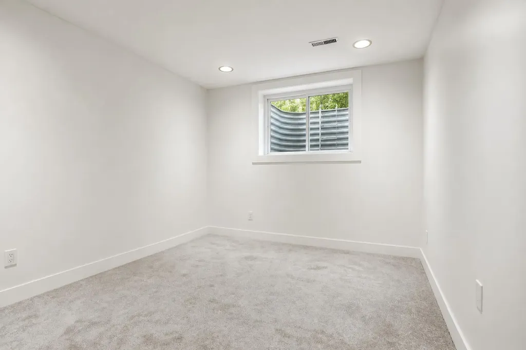 431 Queen Charlotte Drive SE Calgary AB T2J 4H2