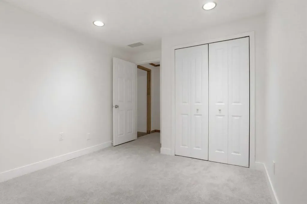 431 Queen Charlotte Drive SE Calgary AB T2J 4H2
