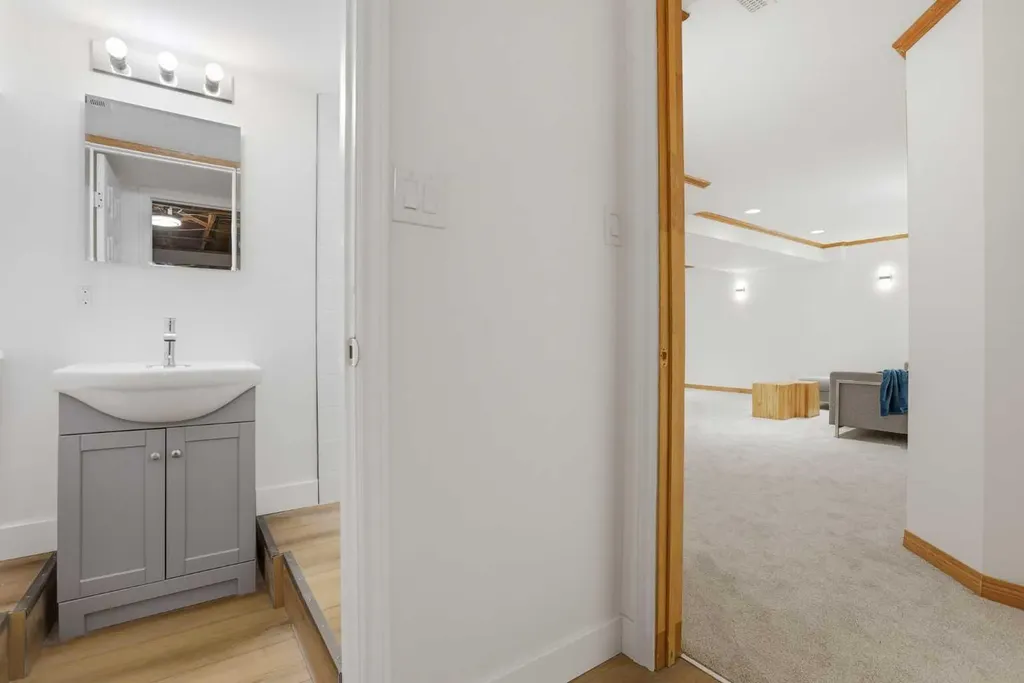 431 Queen Charlotte Drive SE Calgary AB T2J 4H2