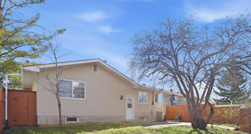 431 Queen Charlotte Drive SE Calgary AB T2J 4H2