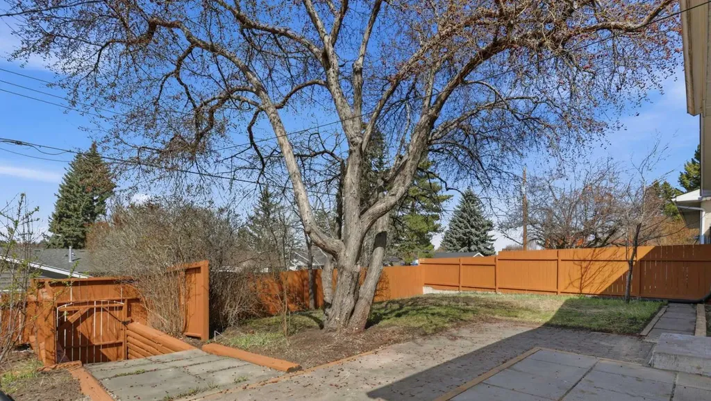 431 Queen Charlotte Drive SE Calgary AB T2J 4H2