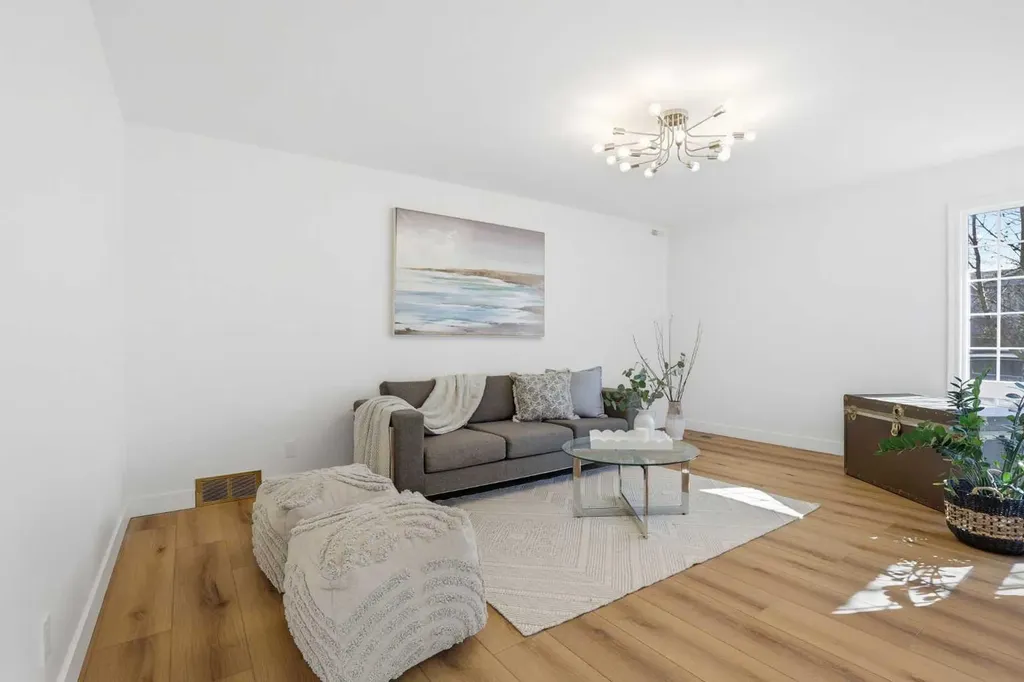 431 Queen Charlotte Drive SE Calgary AB T2J 4H2