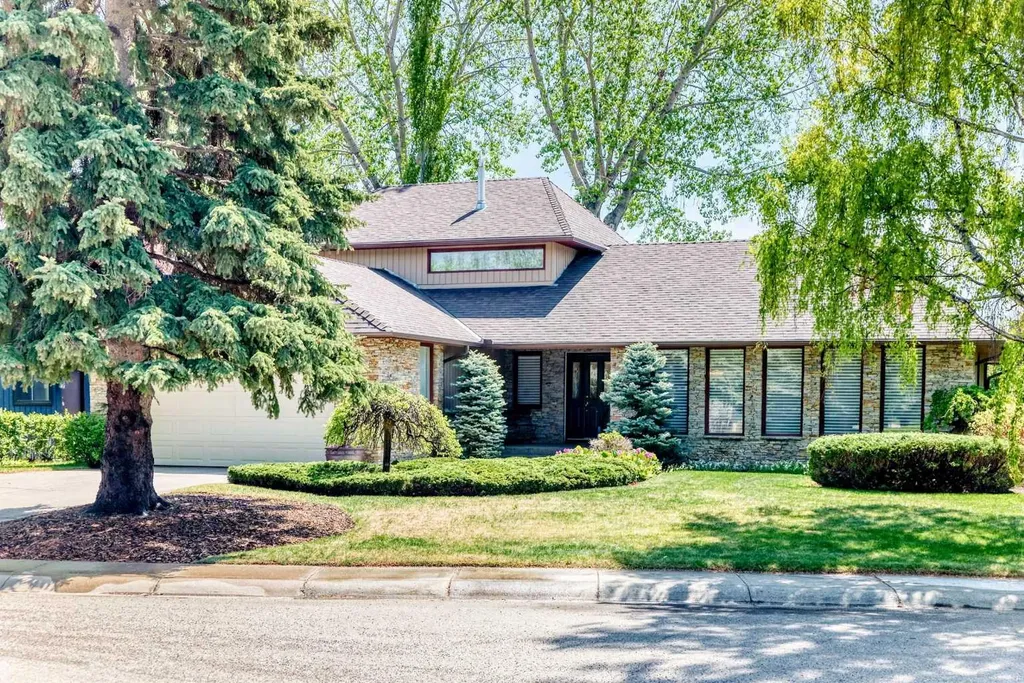 123 Varsity Estates Grove NW Calgary AB T3B 4C8