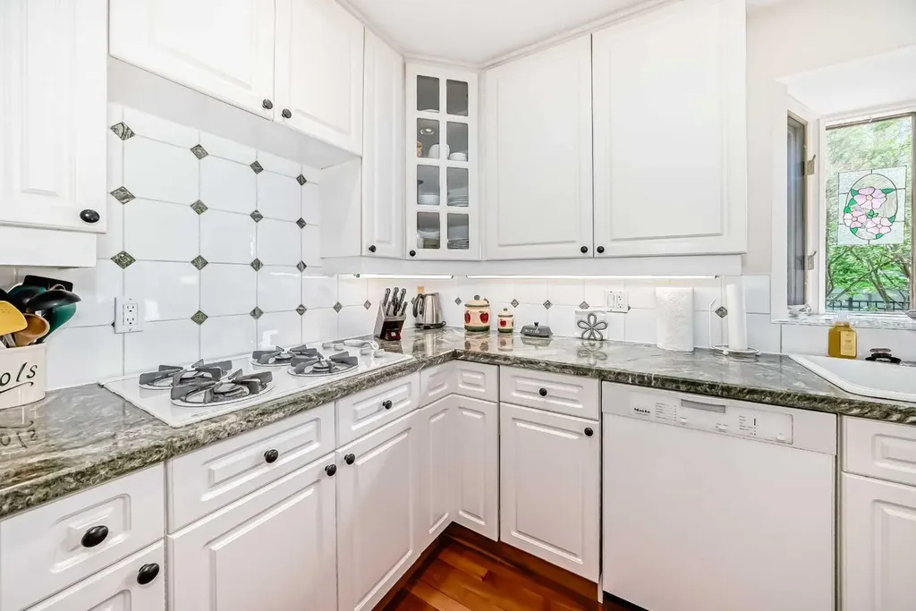 123 Varsity Estates Grove NW Calgary AB T3B 4C8