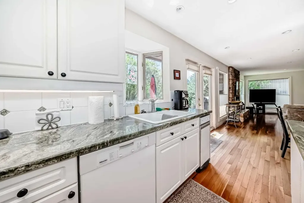 123 Varsity Estates Grove NW Calgary AB T3B 4C8