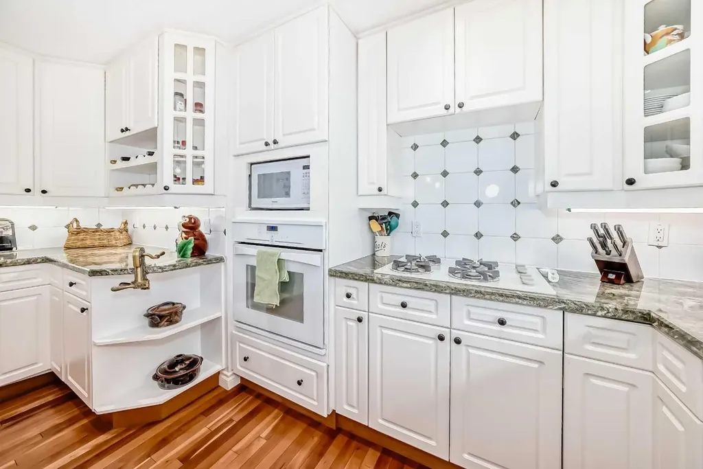 123 Varsity Estates Grove NW Calgary AB T3B 4C8