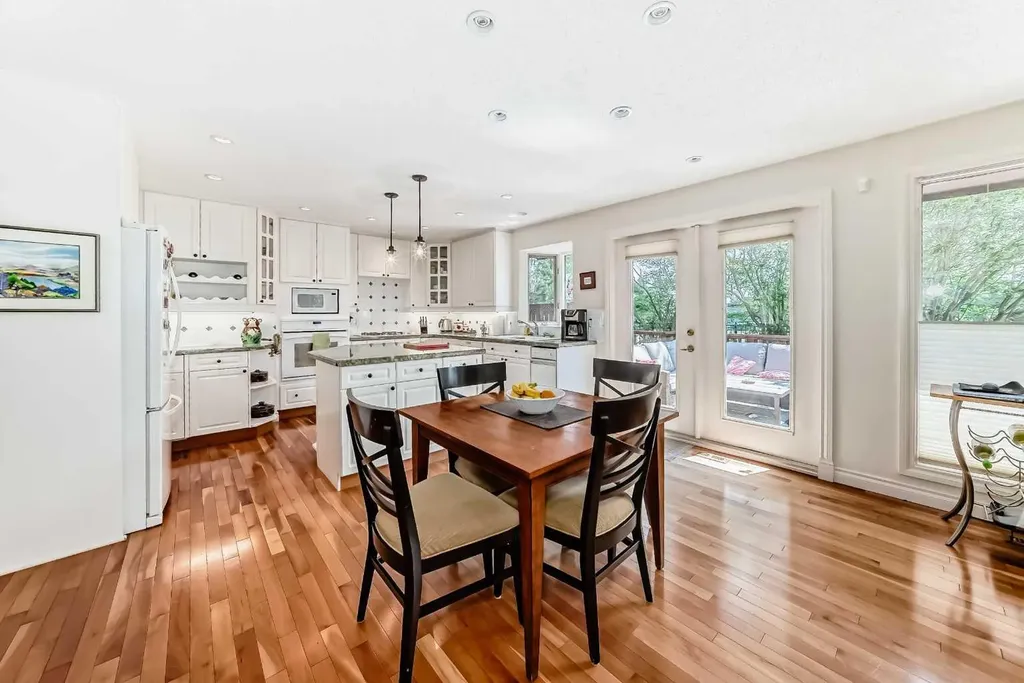 123 Varsity Estates Grove NW Calgary AB T3B 4C8