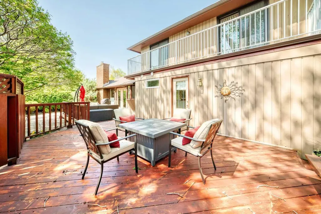 123 Varsity Estates Grove NW Calgary AB T3B 4C8