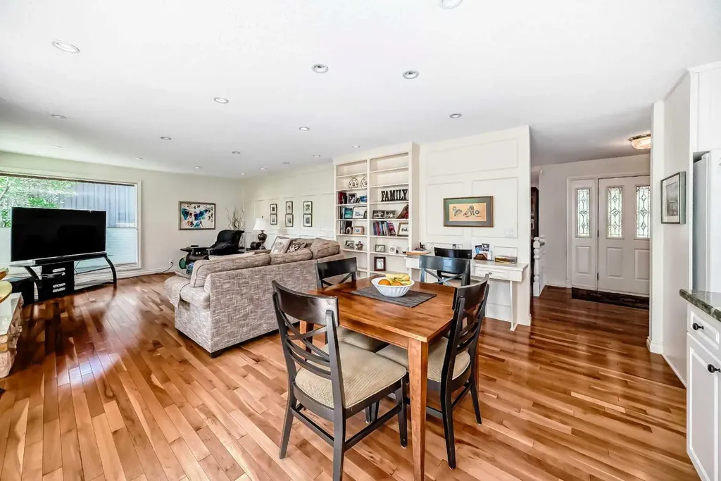 123 Varsity Estates Grove NW Calgary AB T3B 4C8