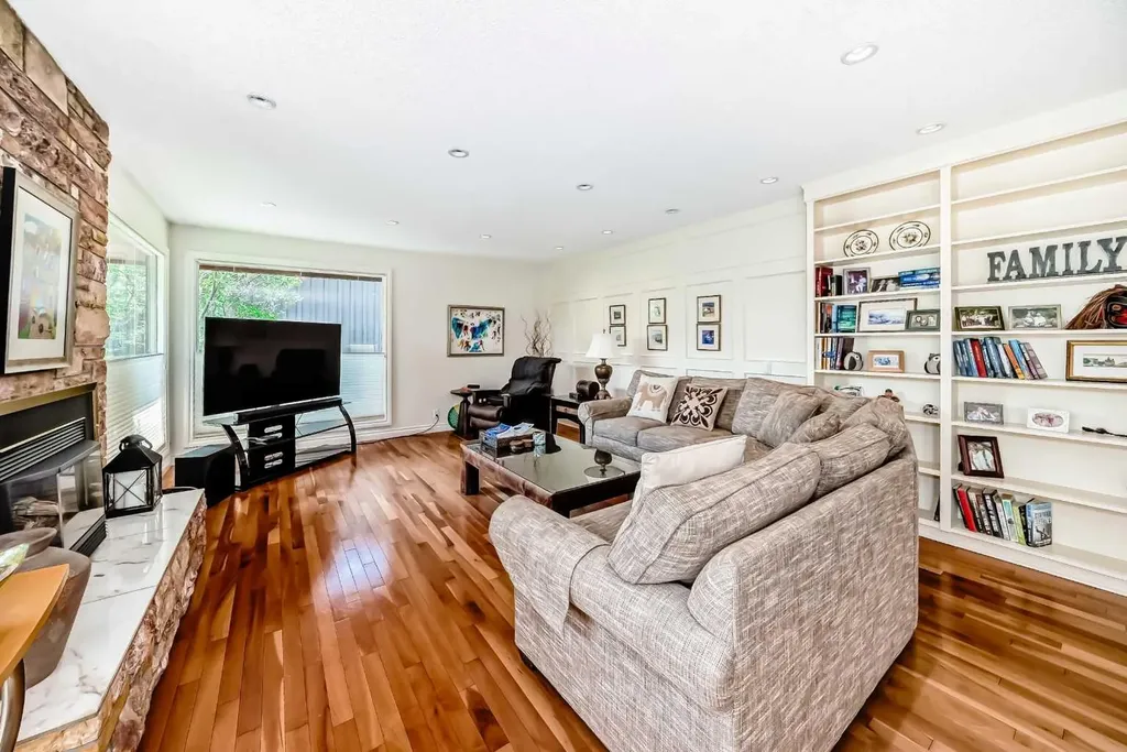 123 Varsity Estates Grove NW Calgary AB T3B 4C8