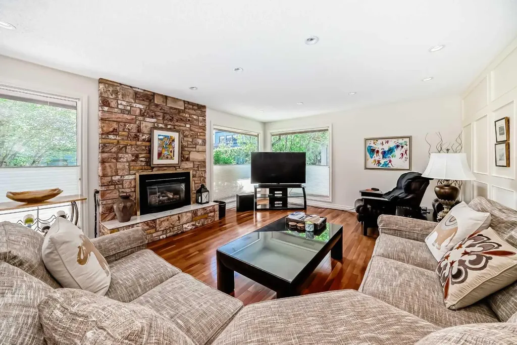 123 Varsity Estates Grove NW Calgary AB T3B 4C8