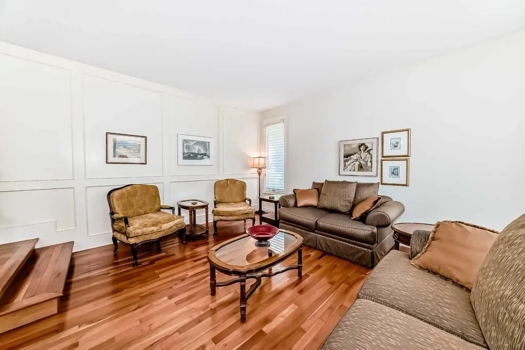 123 Varsity Estates Grove NW Calgary AB T3B 4C8