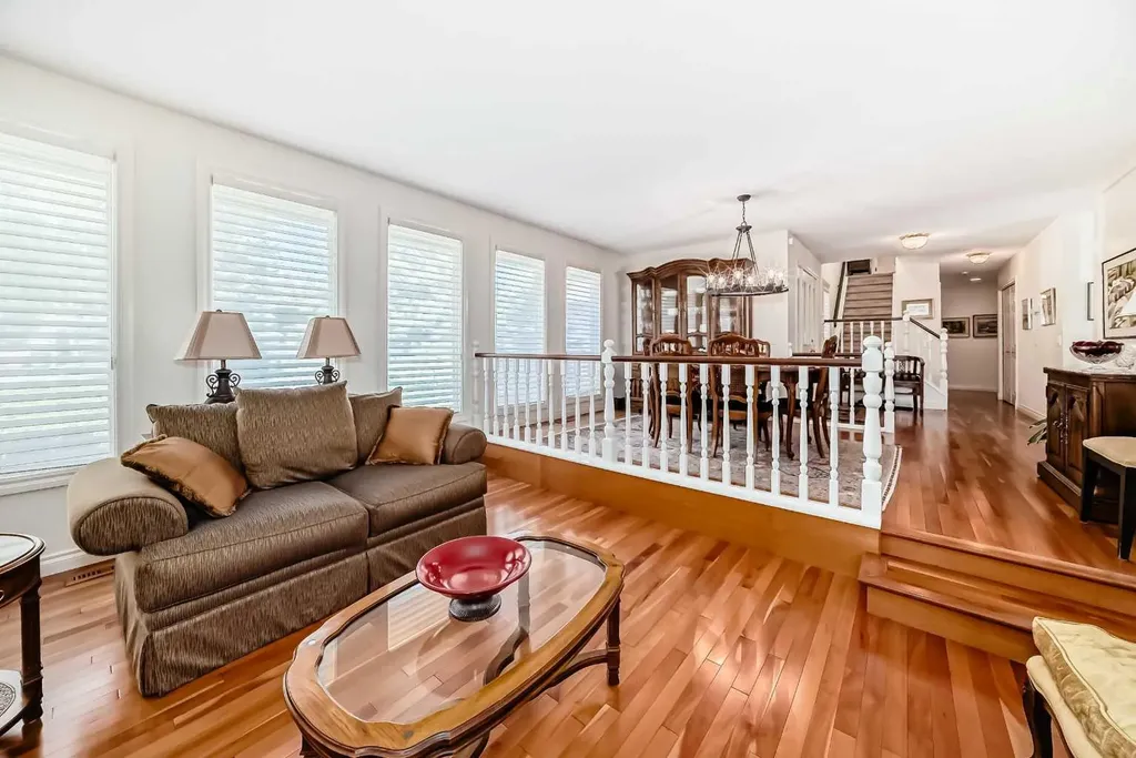 123 Varsity Estates Grove NW Calgary AB T3B 4C8