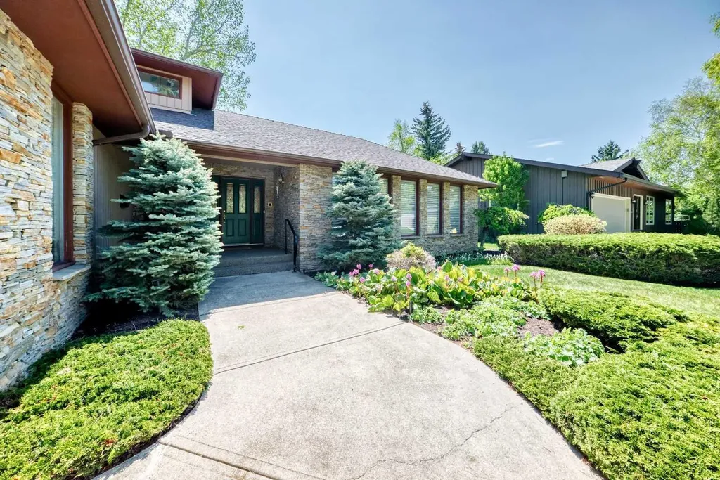123 Varsity Estates Grove NW Calgary AB T3B 4C8
