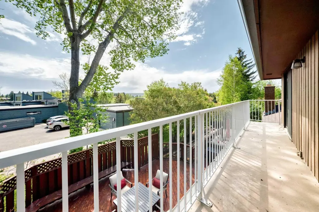 123 Varsity Estates Grove NW Calgary AB T3B 4C8