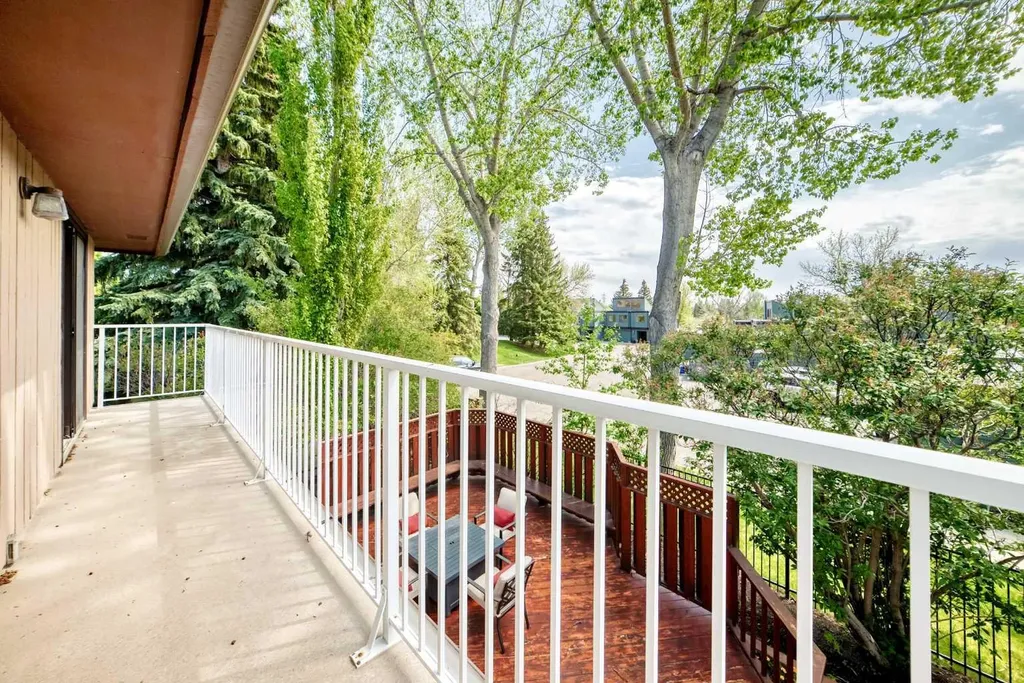123 Varsity Estates Grove NW Calgary AB T3B 4C8