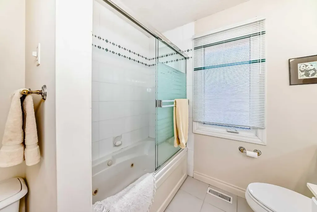 123 Varsity Estates Grove NW Calgary AB T3B 4C8