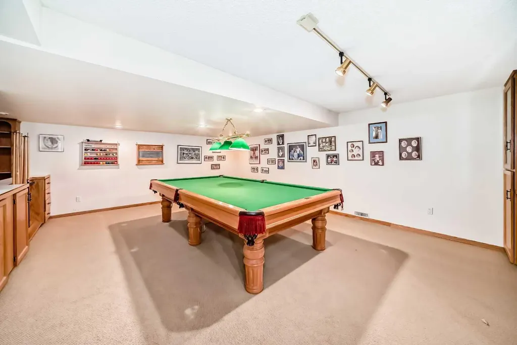 123 Varsity Estates Grove NW Calgary AB T3B 4C8