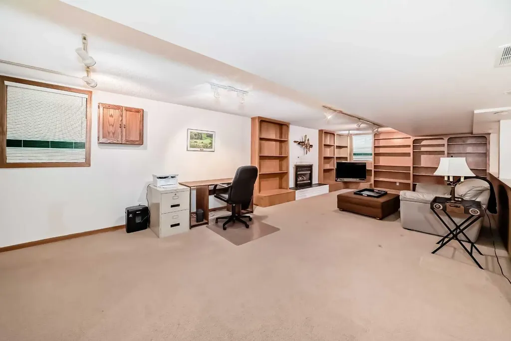 123 Varsity Estates Grove NW Calgary AB T3B 4C8