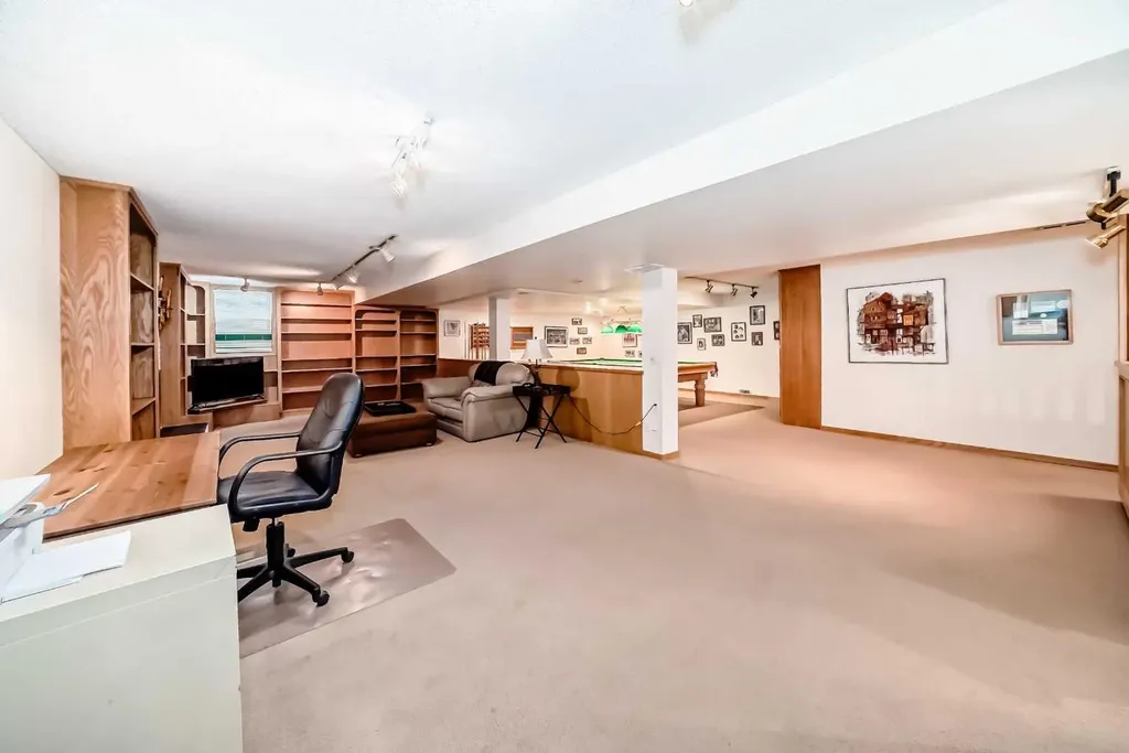 123 Varsity Estates Grove NW Calgary AB T3B 4C8