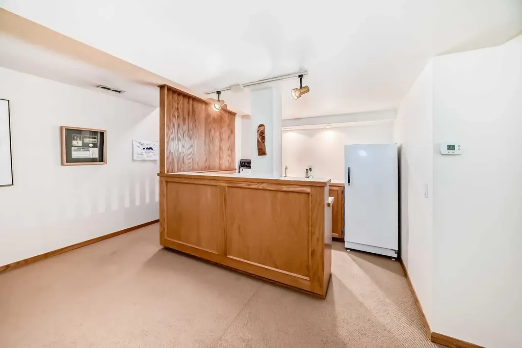 123 Varsity Estates Grove NW Calgary AB T3B 4C8