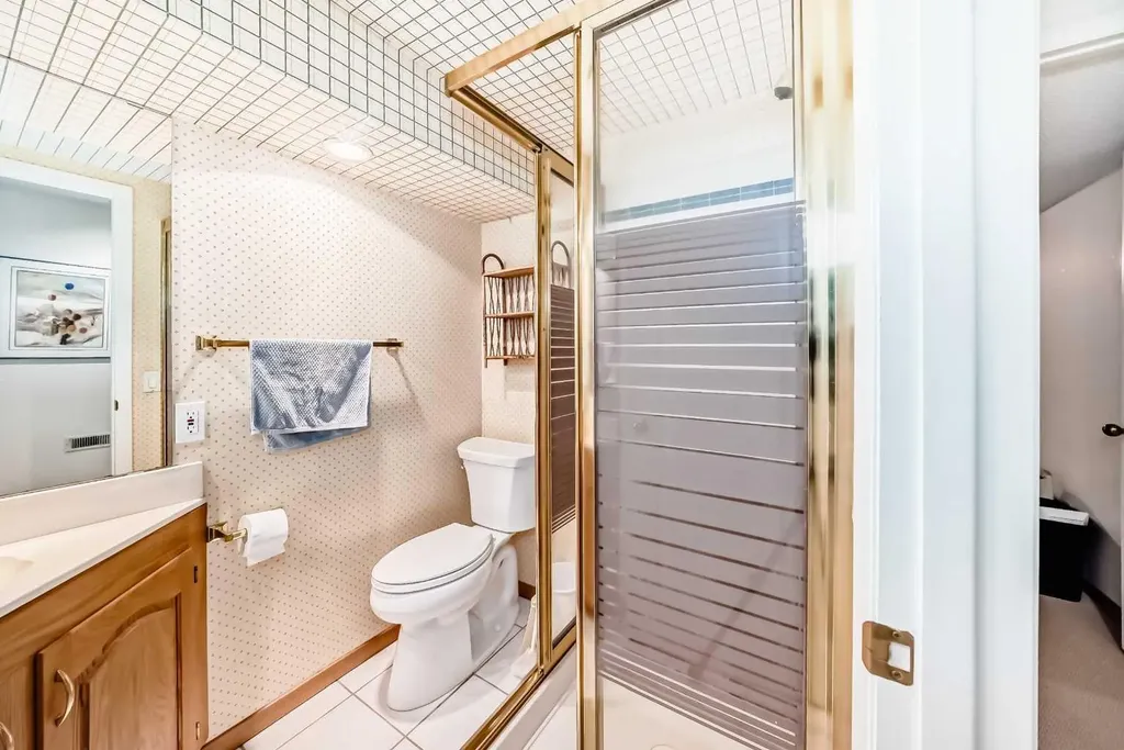 123 Varsity Estates Grove NW Calgary AB T3B 4C8