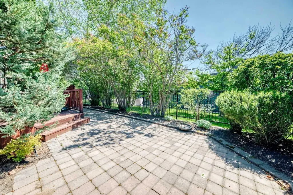 123 Varsity Estates Grove NW Calgary AB T3B 4C8
