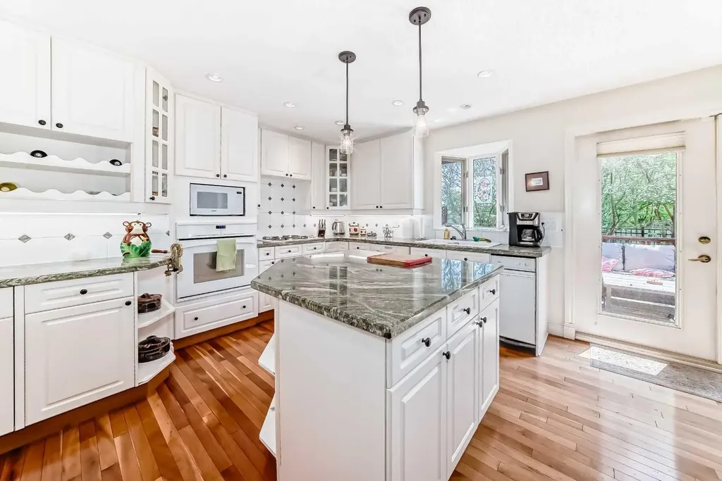 123 Varsity Estates Grove NW Calgary AB T3B 4C8