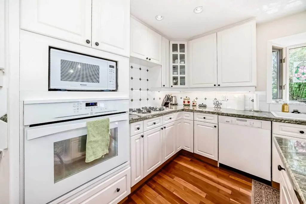 123 Varsity Estates Grove NW Calgary AB T3B 4C8