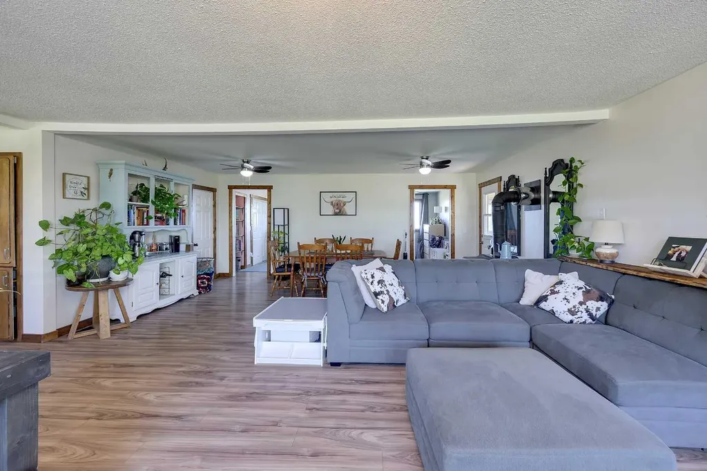 37559 Rr224 Rural Red Deer County AB T0M0V0