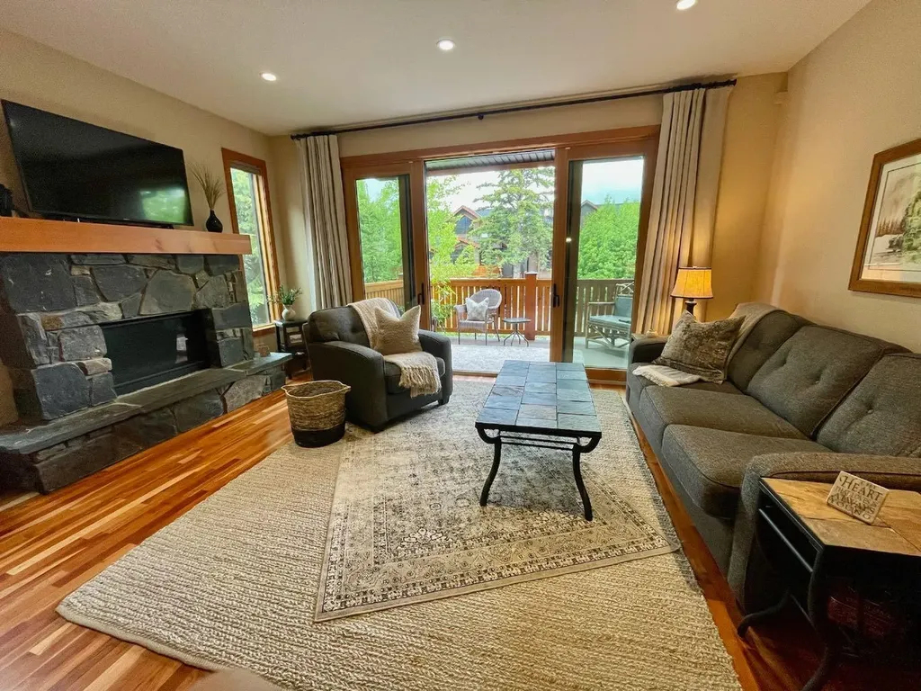 801 4 Street Canmore AB T1W2G9