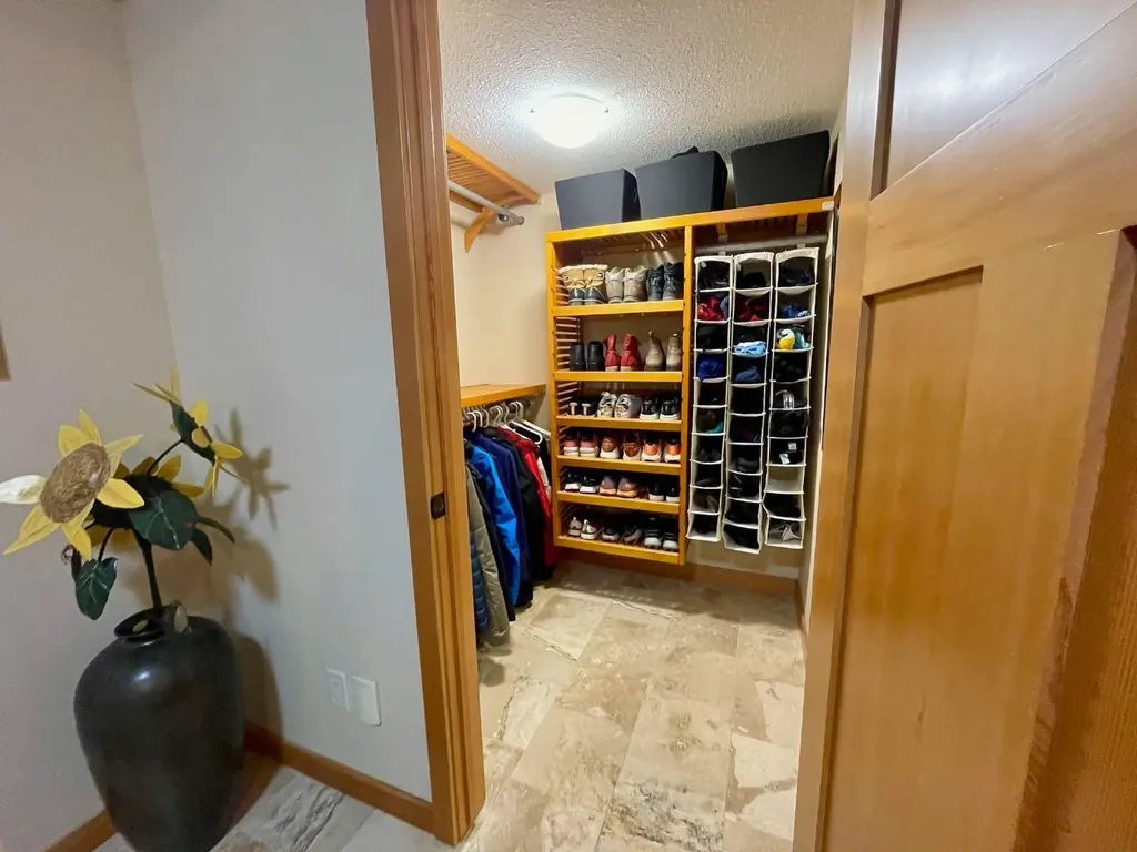 801 4 Street Canmore AB T1W2G9