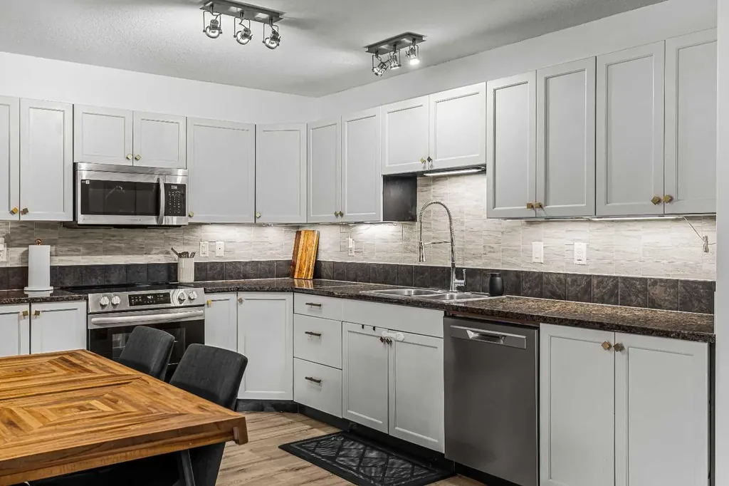 300 Palliser Lane Canmore AB T1W 0H3