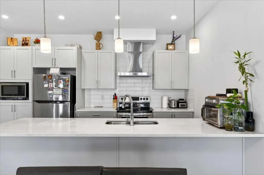 663 South Point Heath SW Airdrie AB T4B5H7