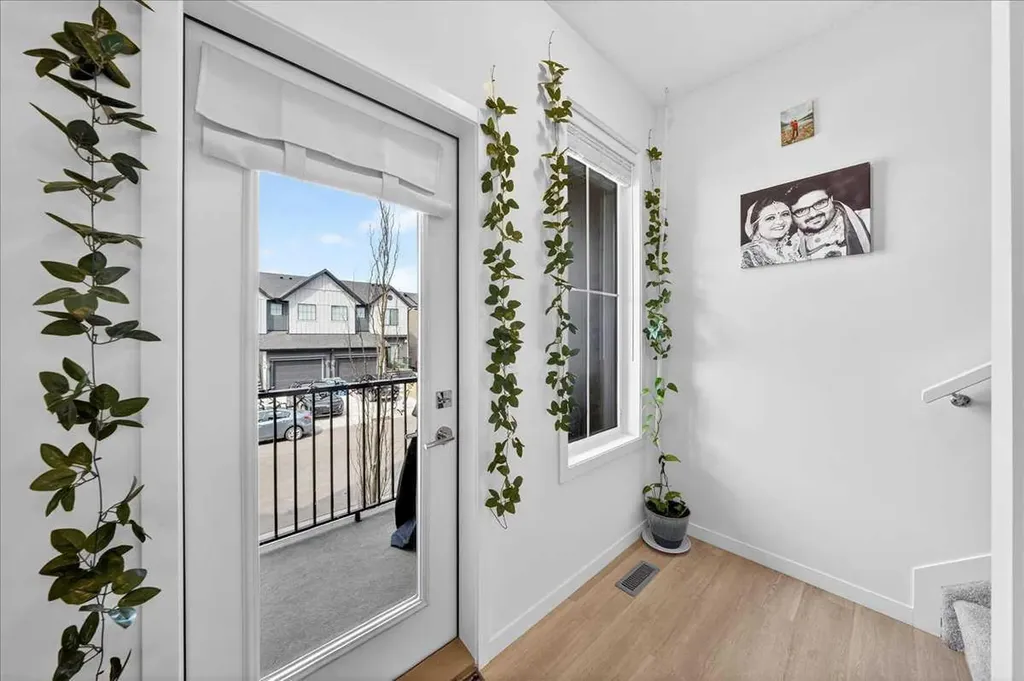 663 South Point Heath SW Airdrie AB T4B5H7