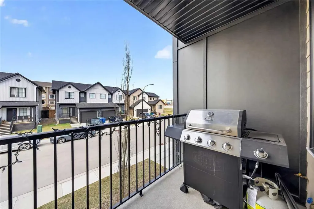 663 South Point Heath SW Airdrie AB T4B5H7