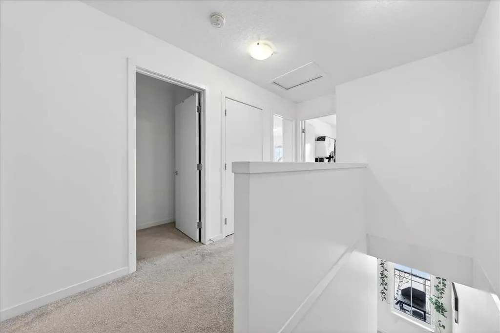 663 South Point Heath SW Airdrie AB T4B5H7
