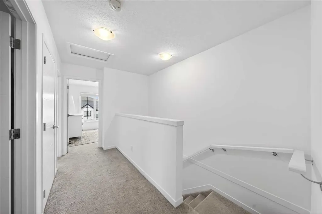 663 South Point Heath SW Airdrie AB T4B5H7