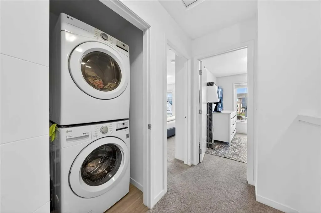 663 South Point Heath SW Airdrie AB T4B5H7