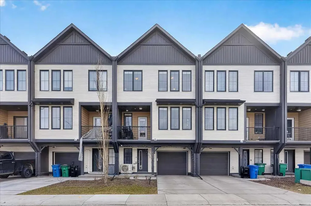 663 South Point Heath SW Airdrie AB T4B5H7