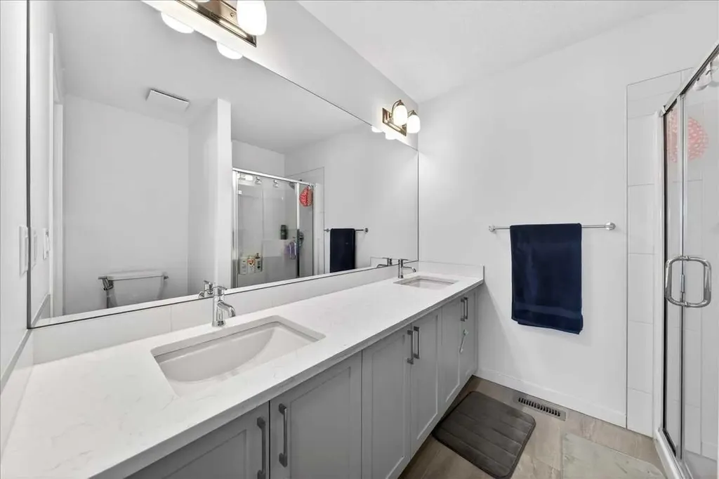 663 South Point Heath SW Airdrie AB T4B5H7