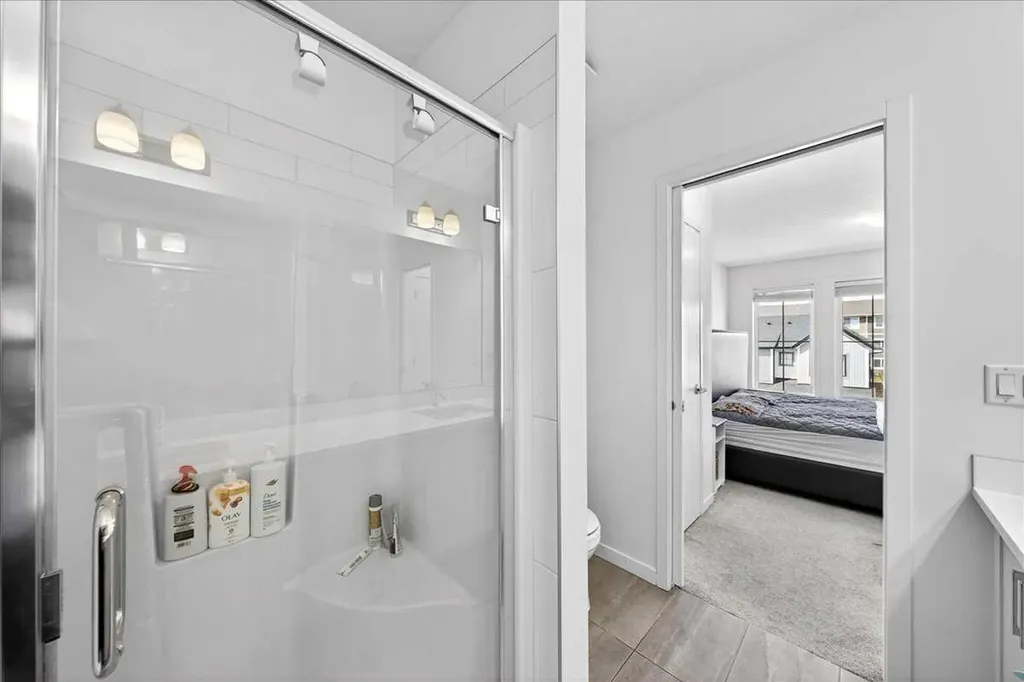 663 South Point Heath SW Airdrie AB T4B5H7