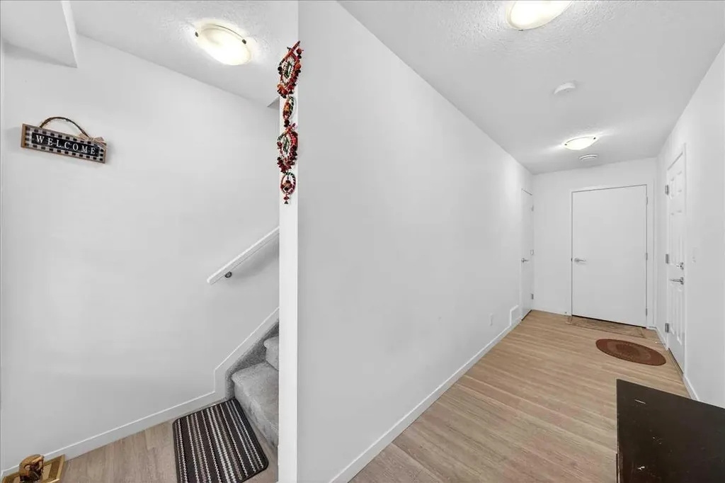 663 South Point Heath SW Airdrie AB T4B5H7