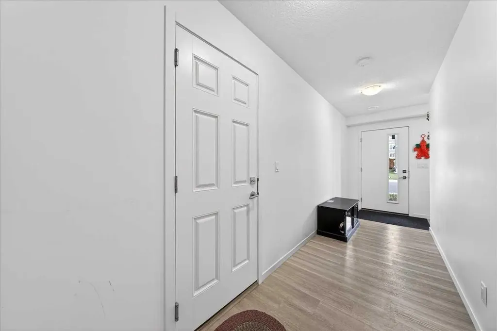 663 South Point Heath SW Airdrie AB T4B5H7