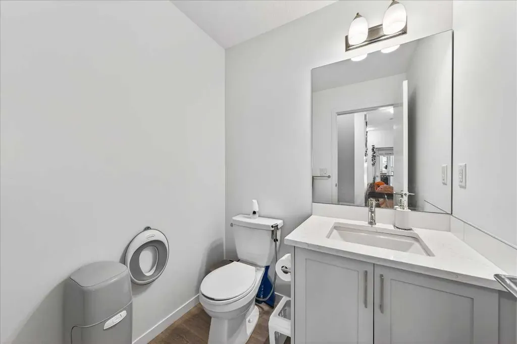 663 South Point Heath SW Airdrie AB T4B5H7